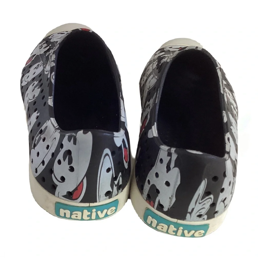 Native Mickey Mouse shoes. Sz 3
